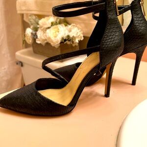 Jessica Simpson 6.5 zip heel